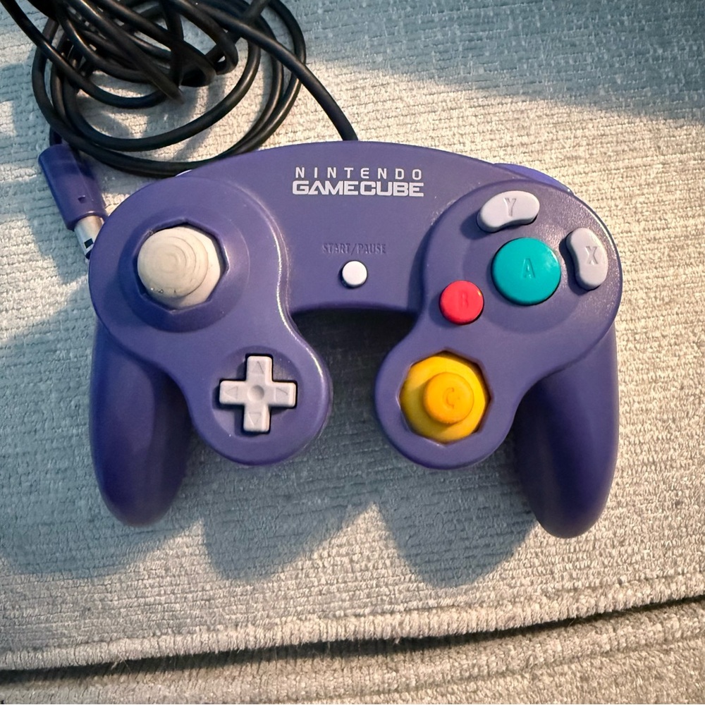 Nintendo GameCube Controller in Purple (1)